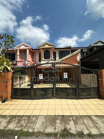 RUMAH TERES 2 TINGKAT DI INDERA MAHKOTA 2 KUANTAn 1