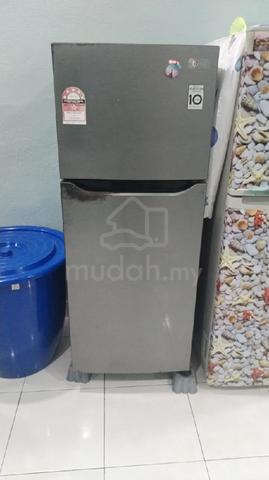 Fridge for sale  - photo 2 of 2