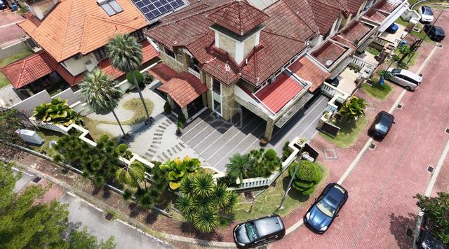 Fully Renovated Move in Condition villa in Bukit Jelutong for sale 1
