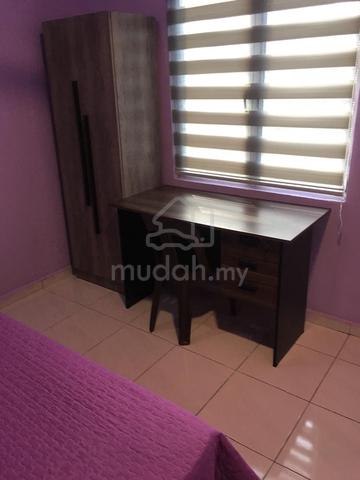 meja tulis  , katil, almari baju 1