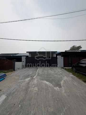 Ros Merah Taman Johor Jaya/Johor Jaya@ Single Storey Low Cost 1