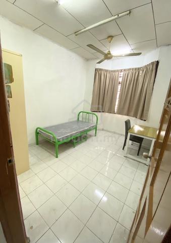 ROOM WITH PRIVATE BATHROOM(Bilik sewa)lelaki Non Sharing Pasir Gudang 1