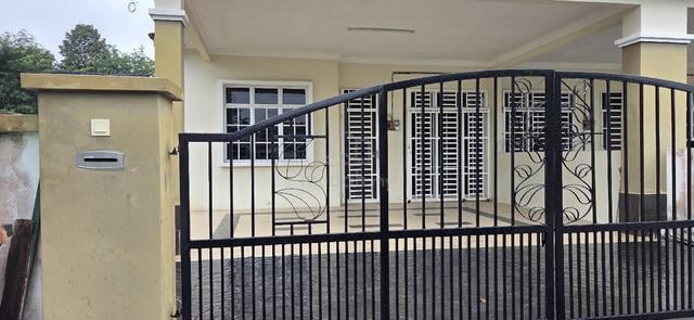 Rumah untuk di sewa Taman Angsana 1
