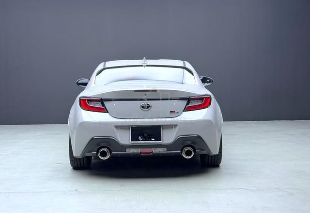 2022 Toyota 86 2.4 GR MT MY23 (M) - 4