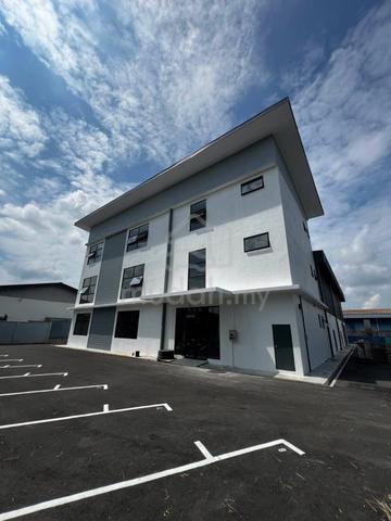 Brand new 3 Storey Warehouse Factory Pusat Perindustrian Gong Badak 1