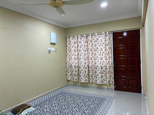 Bilik Sewa / Room To Rent 1