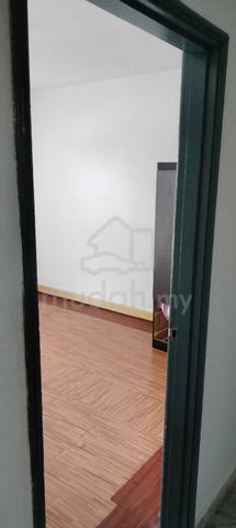 2 room available 1