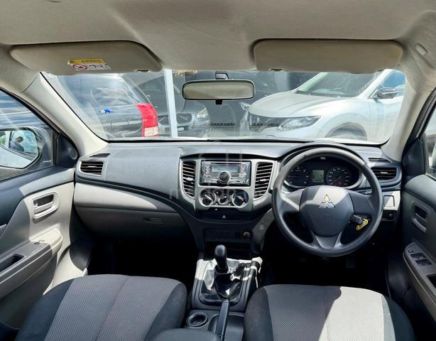 Mitsubishi TRITON QUEST 2.5 M/T - 5