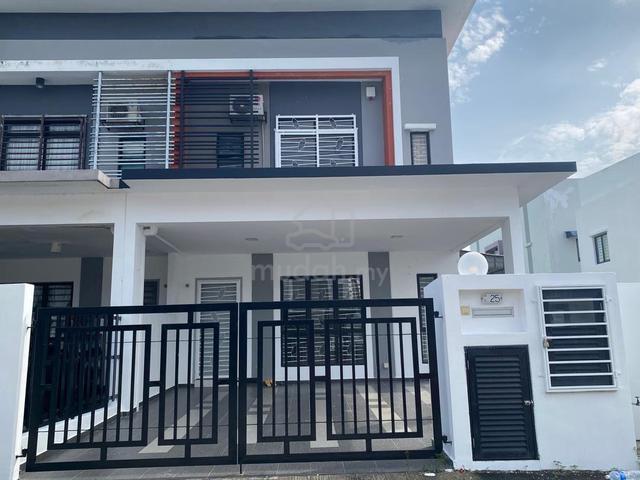 END LOT UNIT SETIA ALAM 4 BEDROOM 4 BATHROOM - READY TO MOVE In 1