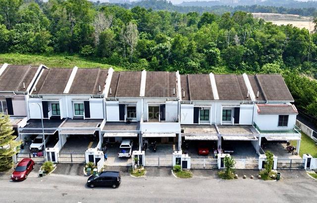 NICELY RENOVATED Double Storey Terrace LAMAN DELFINA Nilai Impian 1