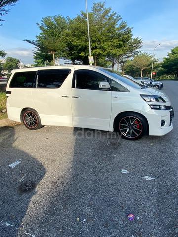 2013 Toyota VELLFIRE 2.4 GS - 1