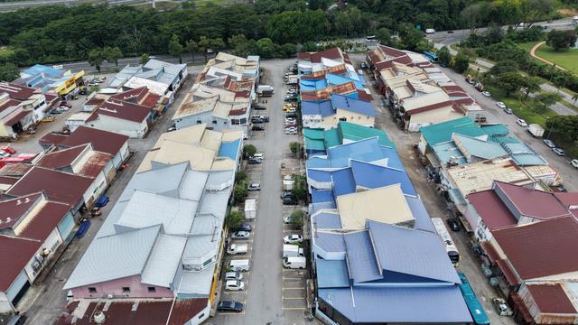 1.5Sty 20x80 Freehold Terrace Factory Seri Kembangan Serdang` 1