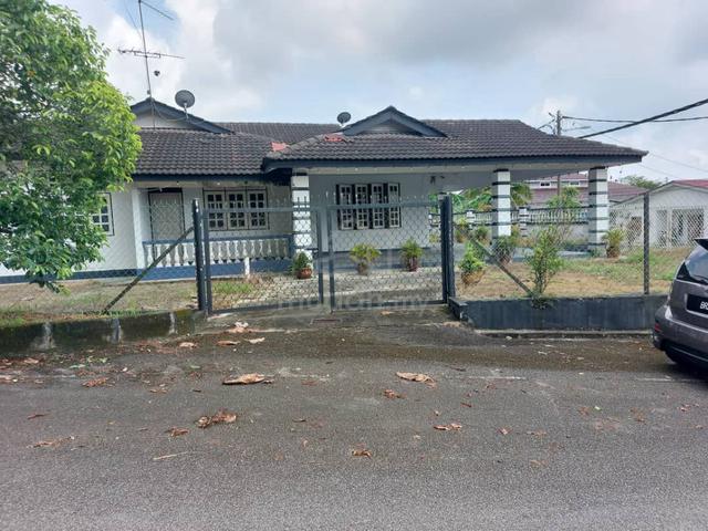 Bungalow Kg Istana, Batu Pahat. 4