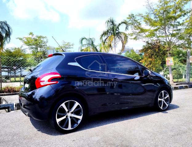 2013 Peugeot 208 1.6 VTI ALLURE (A) 2 Door Couple - 2