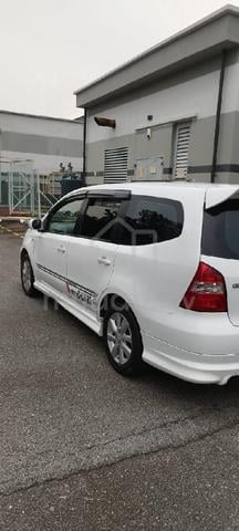 2011 Nissan GRAND LIVINA 1.6 IMPUL (A) - 4