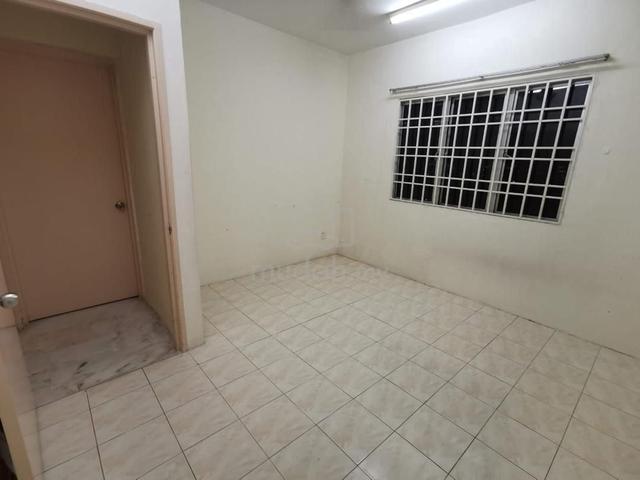Middle Room (bilik besar, non-sharing - seorang sahaja) 1