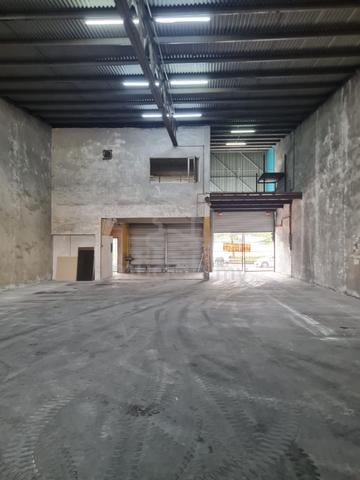 Factory For Rent / Taman Johor Jaya / 1.5 Storey / Jalan Seroja / Jb 1