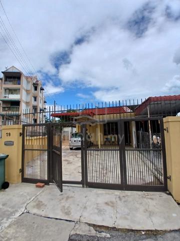 End lot Georgetown for Home stay 1