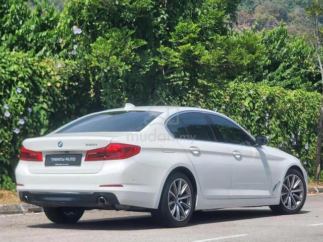 REG 2020 BMW 520i (A) G30 Local CAR KING 53k KM - 4