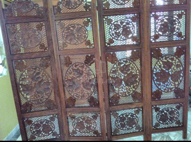Solid wood partition with gold flower - photo 3 of 4