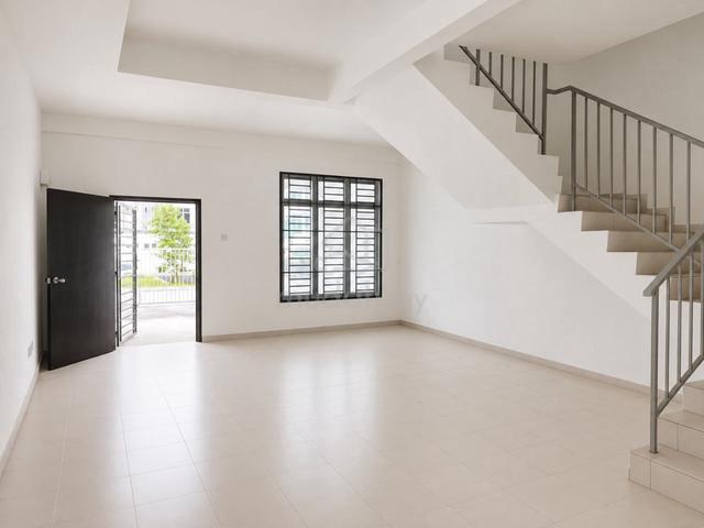 Rumah Teres 2.5 Tingkat Freehold, 4 Bilik, Taman Scientex Utama, Senai 1