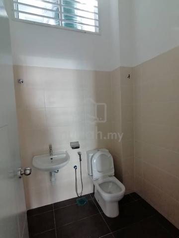 Be the 3rd Tenant! Single Storey House For Rent! 5