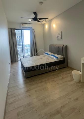 [Master Room] Private Bathroom with Balcony at Emporis Kota Damansara 1