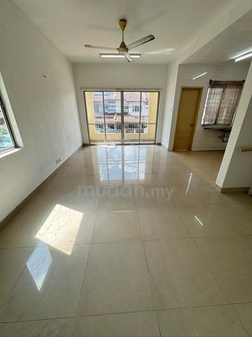 Townhouse Upper Unit For Rent, Rumah Seri Kembangan Disewa, MRT/KTM 1