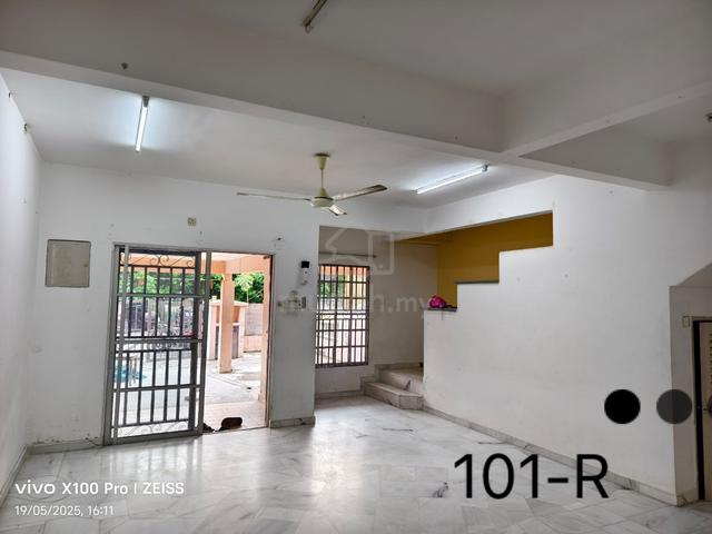 Bukit Raja Zapin 2sty 20*65sqft Basic unit for sale 1