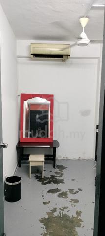 Room For Rent at Taman Seri Sentosa Old Klang Road 1