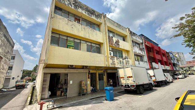 HOT LOCATION❗️3 Storey Shoplot Taman Nirwana Ampang NON BUMI END LOT 1