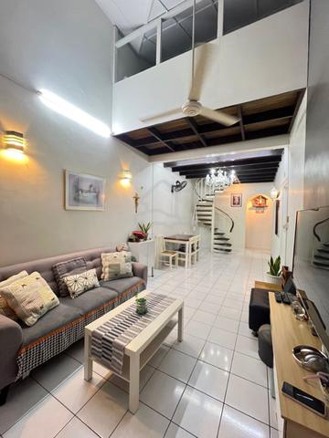 Taman Molek 2/xx 1.5Storey house for sale, Good Condition 1