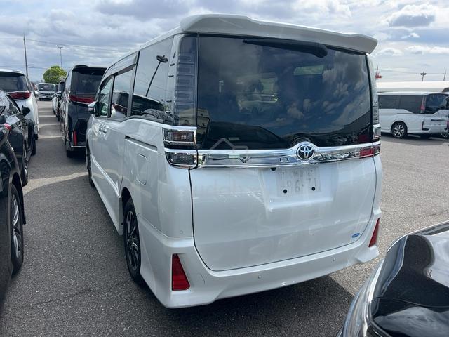 2021 Toyota VOXY 2.0 ZS KIRAMEKI III (A) - 3