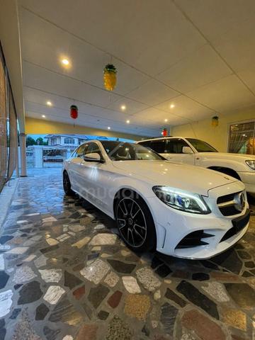 2018 Mercedes Benz C300 2.0 AMG Mileage 22k km saj - 2