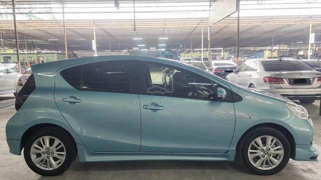 2013 Toyota PRIUS C 1.5 HYBRID (A) LEATHER SEAT - 4