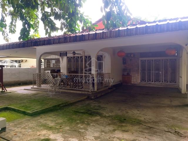 Single storey bungalow for sale in Canning Garden, Ipoh. 1
