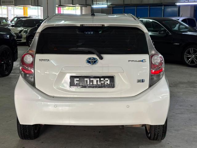 2013 Model: Toyota Prius C (compact hybrid - 4