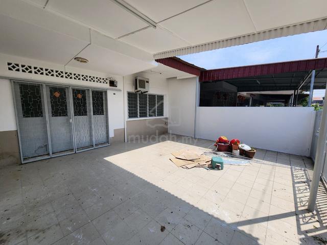 Freehold 1-Storey Terrace @ Taman Seaview, Taman Aman, Ujong Pasir 1