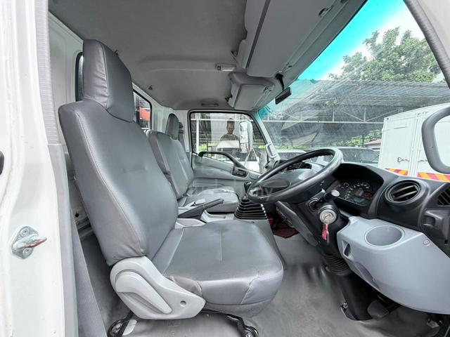 Hino XZU710R cargo 14.5ft 2017/2017 - photo 6 of 6