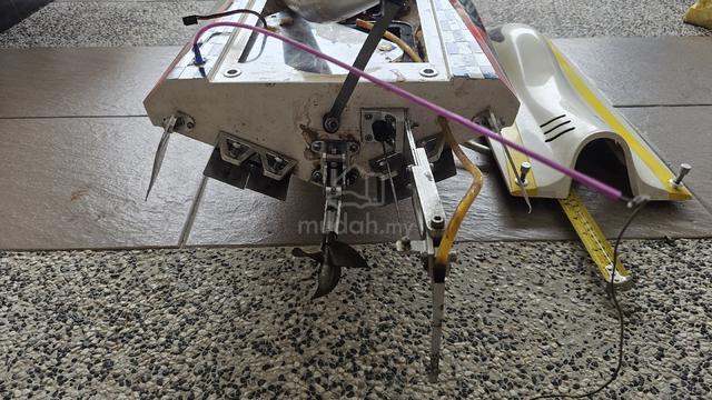 RC speed boat (body only) - photo 3 of 6