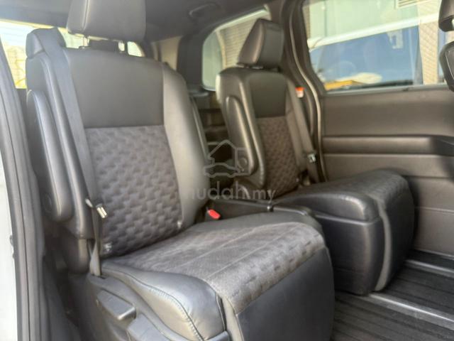 2022 Toyota VOXY 2.0 ZS PRICE wit TAX UNREG - 4