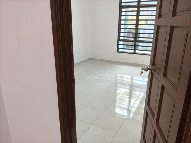 4 BEDROOMS, 1 Storey House, New PAINTS ~ SK/ SMk, JPJ Bkt Katil 1