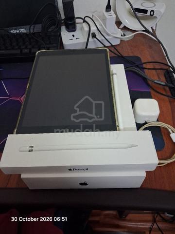 Ipad 8th Generation 128gb - photo 3 of 4