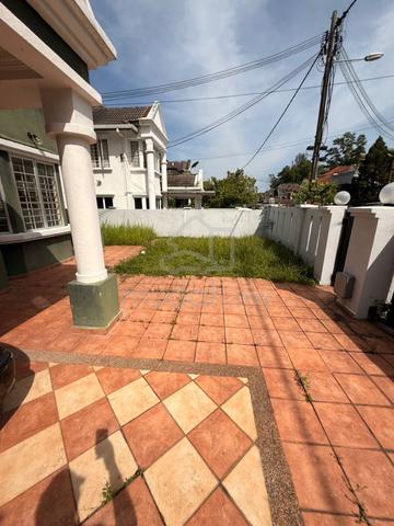 FOR SALE 2 1/2 sty BUNGALOW + GOOD ENVIRONMENT+ BIG HOUSE+ 1