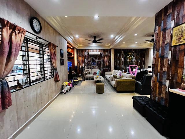 freehold triple storey end lot sungai buloh | 7 bedrooms | move in REA 1