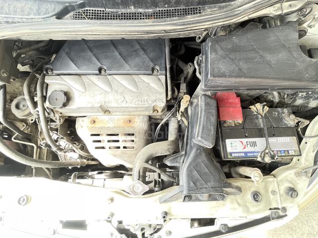 2010 Mitsubishi GRANDIS 2.4 FACELIFT (A) - 5