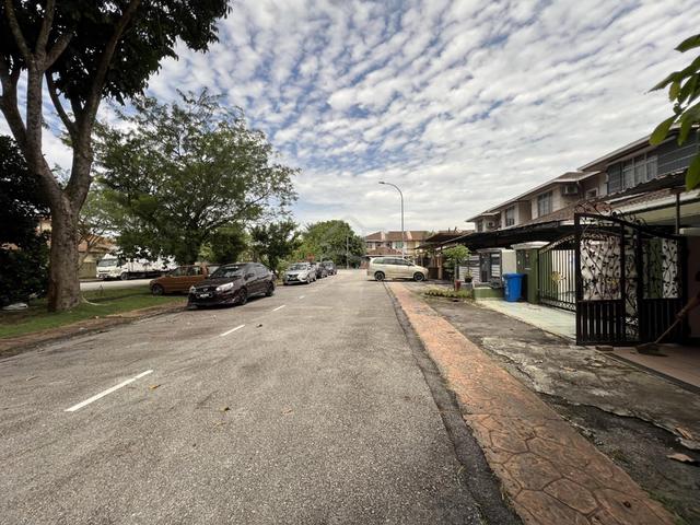 FACING OPEN Desa Latania Seksyen 36 Shah Alam Double Storey 3