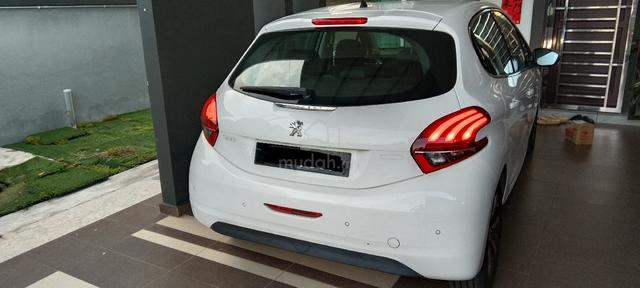 Peugeot 208 Turbo 1.2 Direct Owner - 2