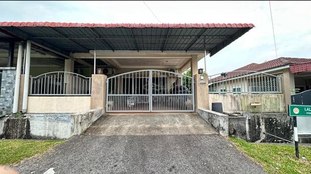 Semi-D Menghadap Padang Bemban, Batu Gajah 1