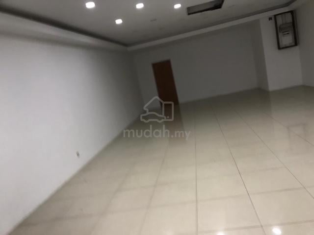 Platinum Walk Shoplot For Rent 1